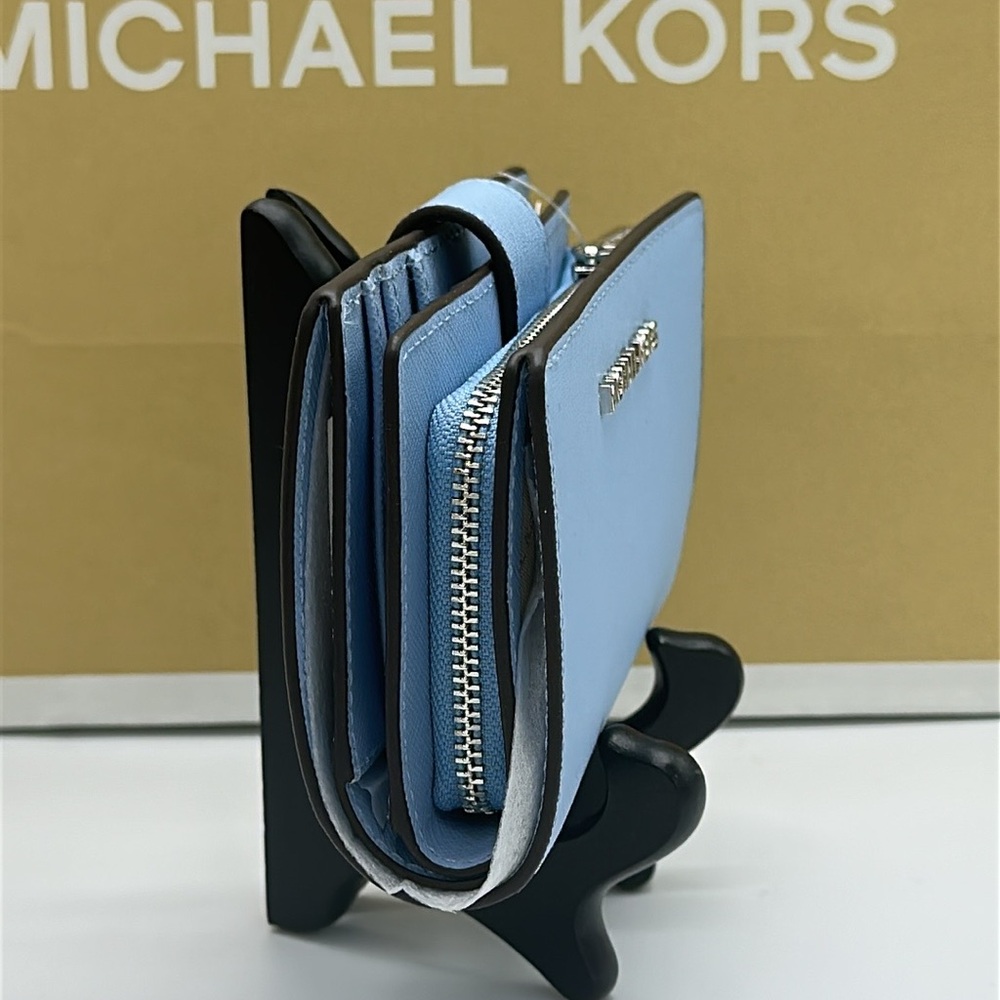 MICHAEL KORS Medium Saffiano Leather Bifold Zip CN Wallet
Sky Blue - Picture 4 of 14